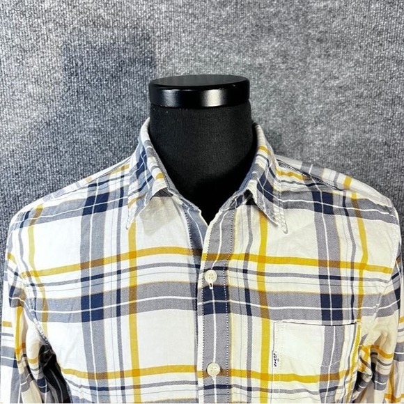 Levi's Other - Levi's Men Button Down Shirt Plaid Size Medium 100% Cotton Front Pocket
